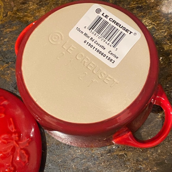 Le Creuset Kitchen Le Creuset Holly Mini Cocotte Christmas New In